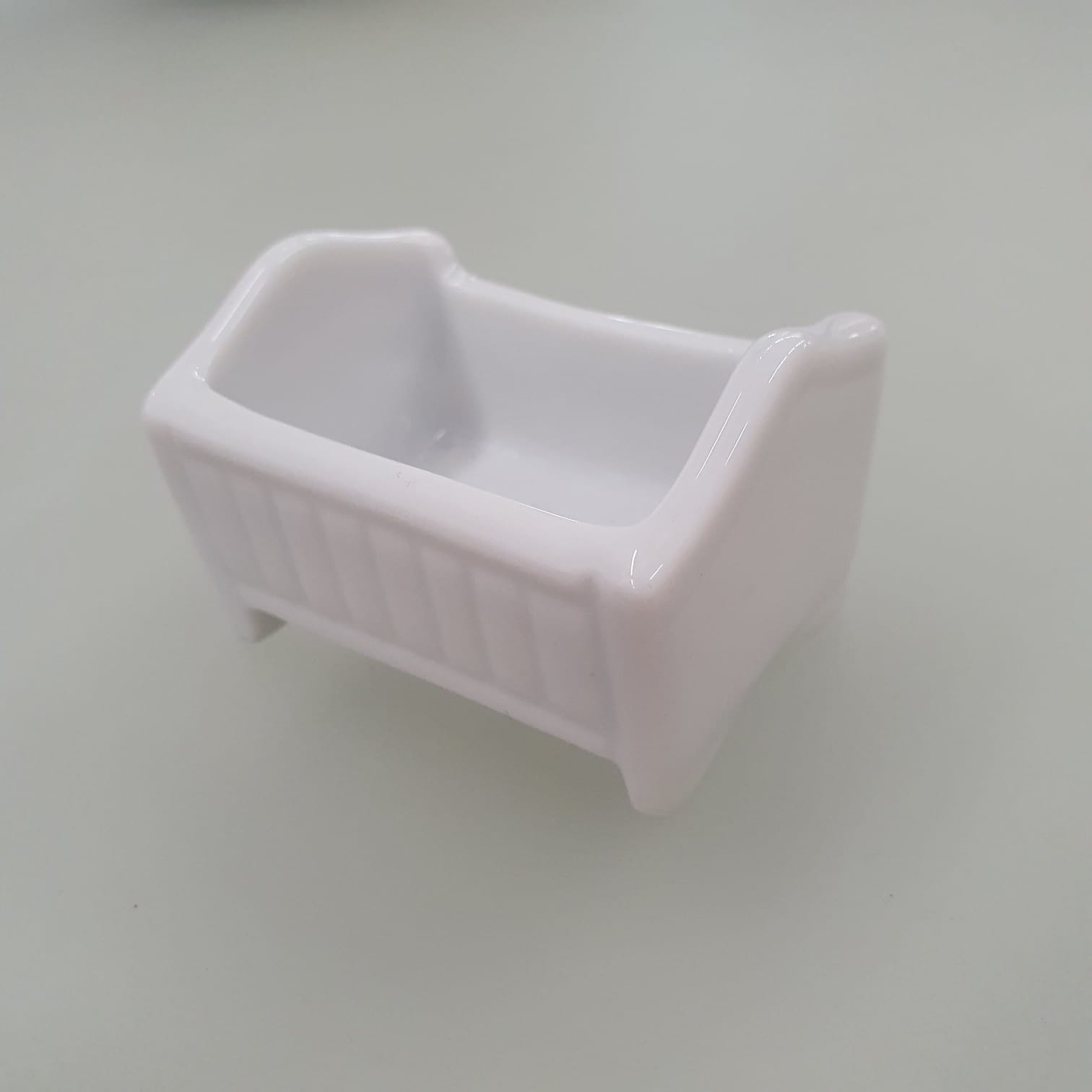 fa27476f4d0dba3bbe180b796eef9bbc.jpeg Berço miniatura - Imagem 1