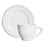 xícara de café com pires bolinha