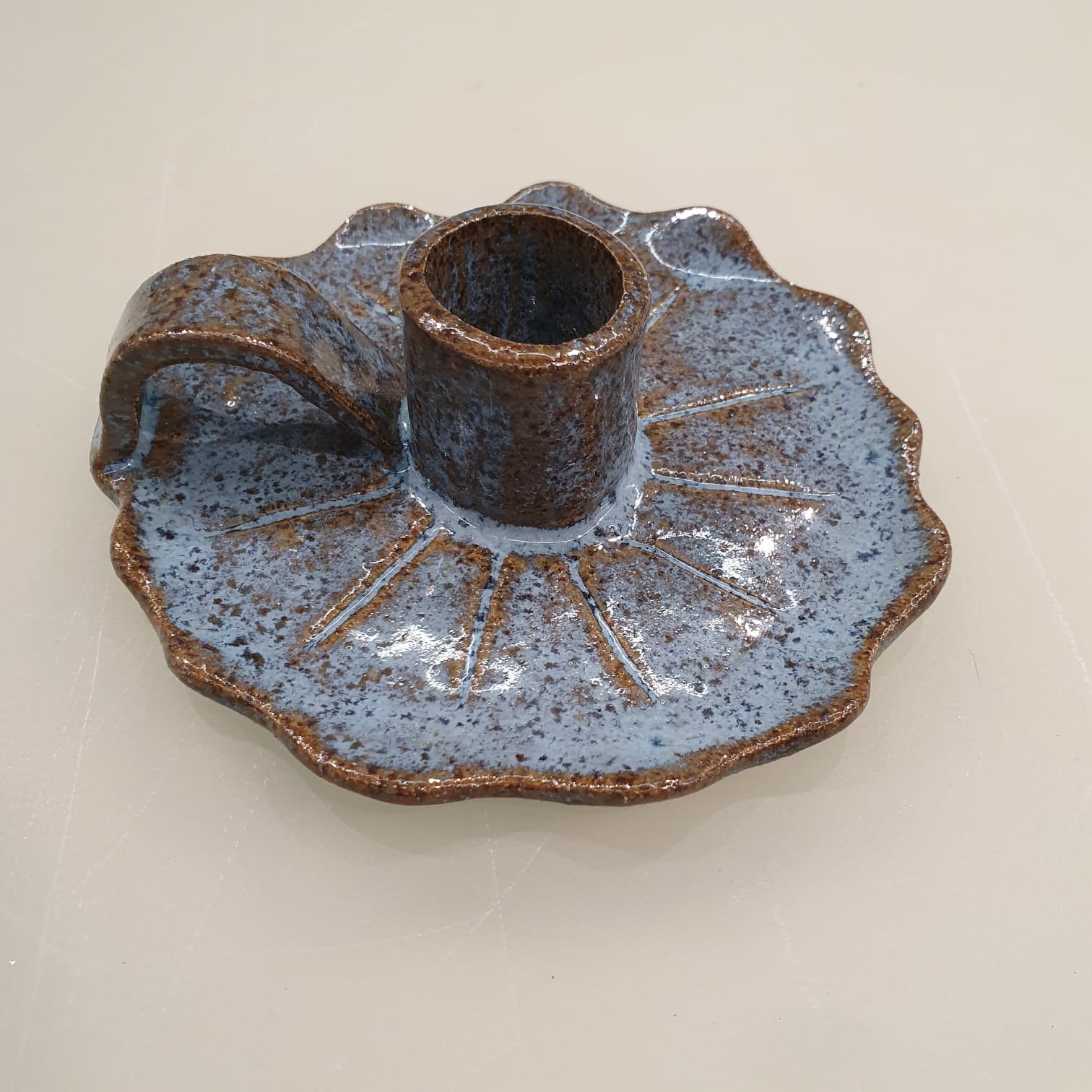 7c4a80e626fcee37278421907c0de62b.jpeg Castiçal de Cerâmica Artesanal - Imagem 1