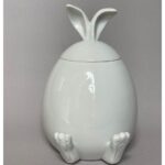 ovo com pé e orelha grande