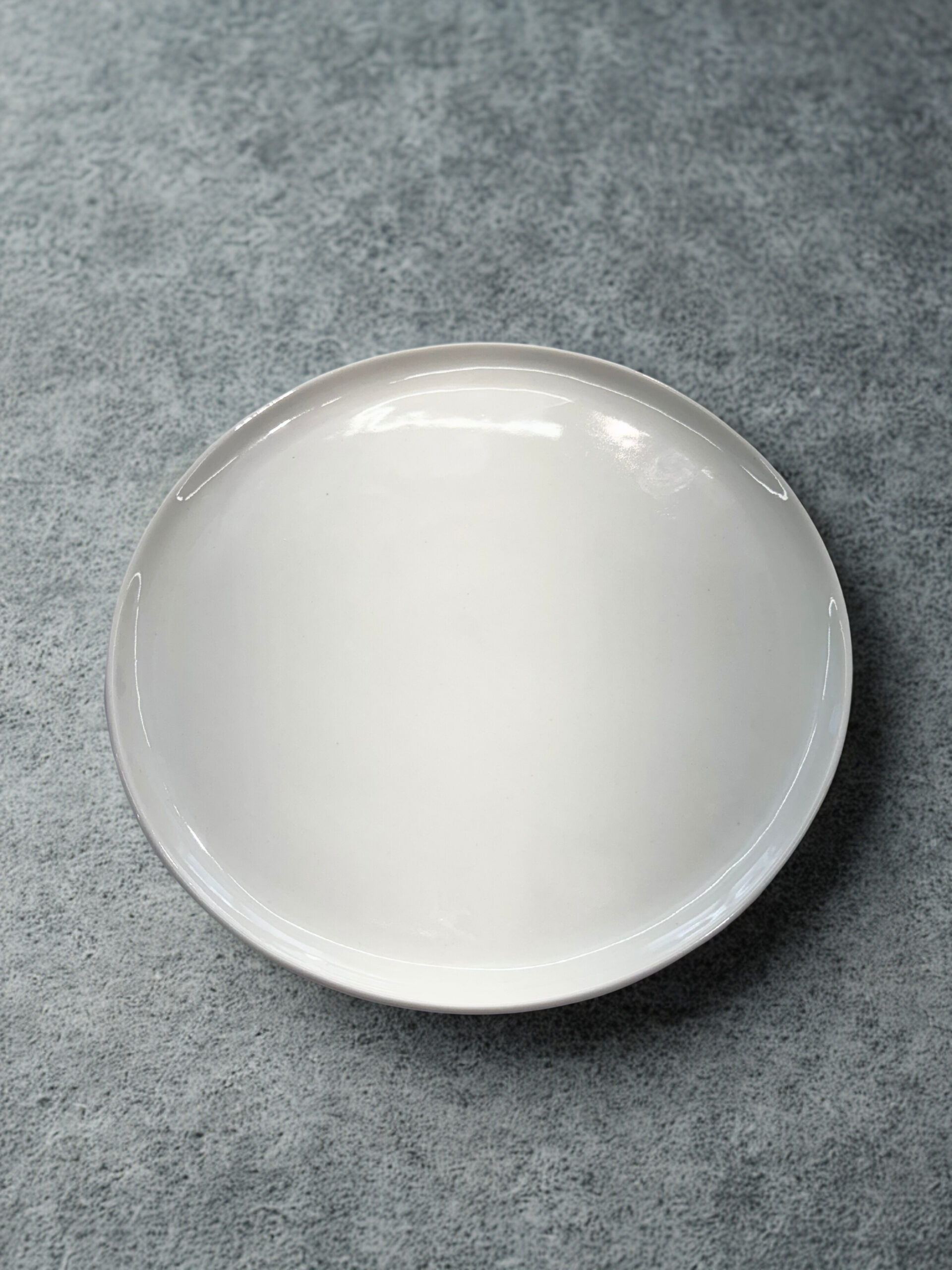 750202c0632b407e66cb8beb41f0ff1e.jpg Prato Redondo 26cm Modelo B - Imagem 1