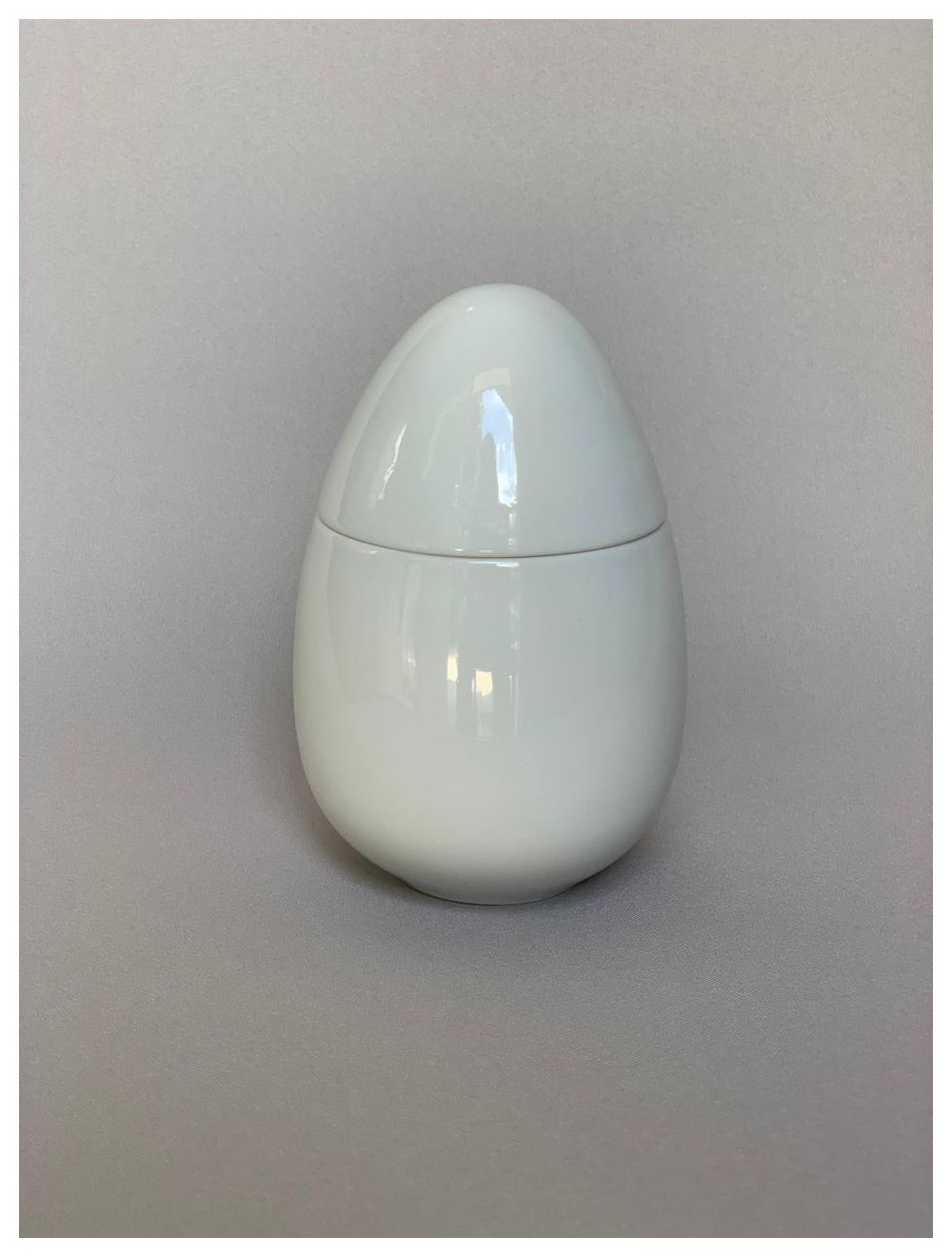 7effb77e00db6a36a67eb7e02c9c555c.jpeg Ovo de Páscoa Liso 11cm - Imagem 1