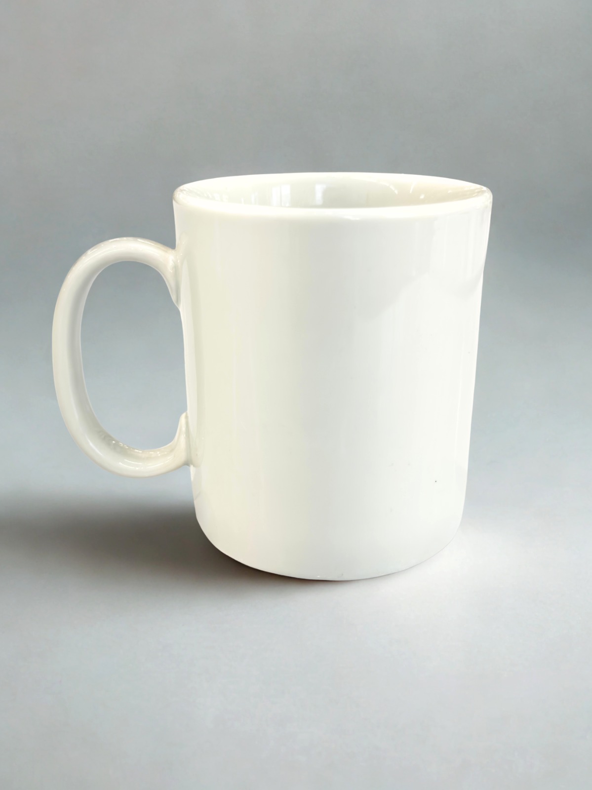 042e97b7b78b684d69bd343f363ede19.jpeg Caneca Chocolate Modelo B - Imagem 1